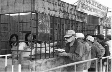 Sức sống 40 năm của chiếc cốc vại bia thời bao cấp