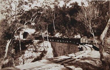 Mỏ than đầu tiên ở Việt Nam